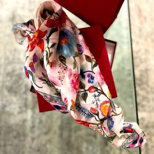 Ferragamo Floral Print Neck Scarf